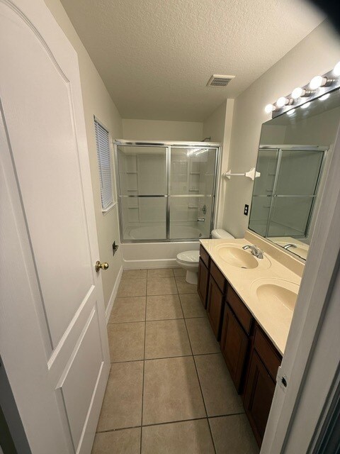 Maste bathroom - 1630 J Lawson Blvd