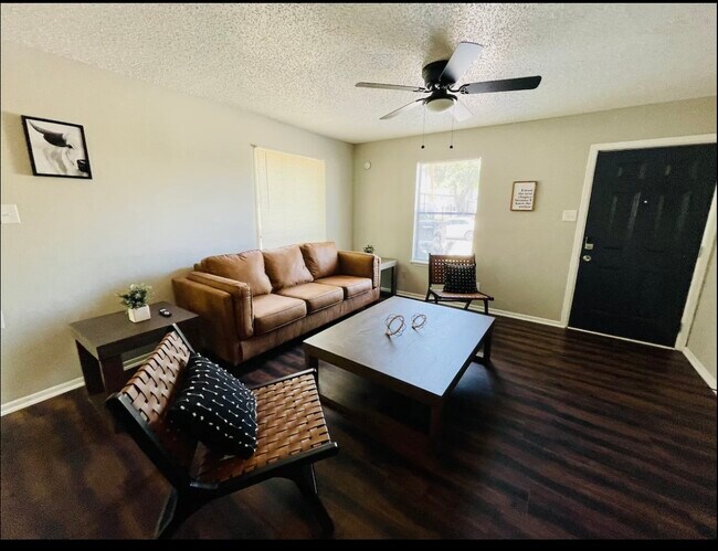 Building Photo - 336 Victor St