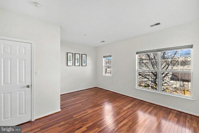 Building Photo - 381 Livermore Ln