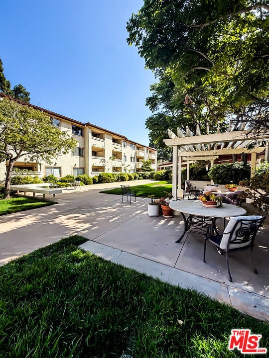 Building Photo - 501 Palisades Dr