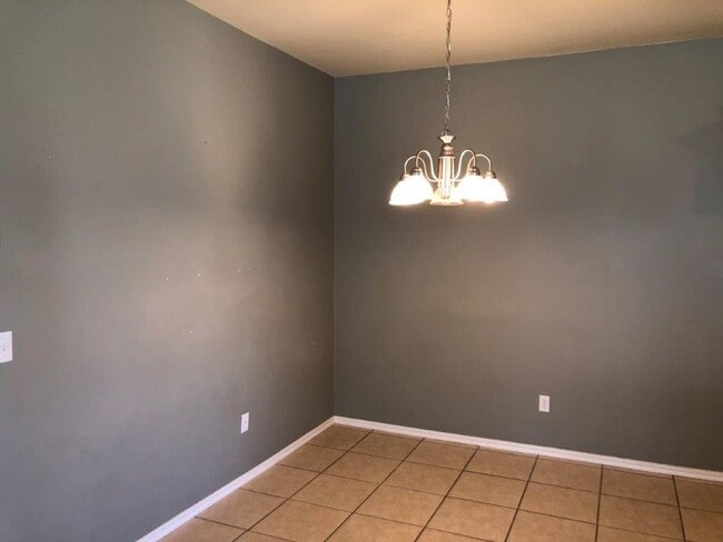 Building Photo - $200 off your move in by May 15th! Located in Edgewood Manor and in Mustang School District!, Nea...