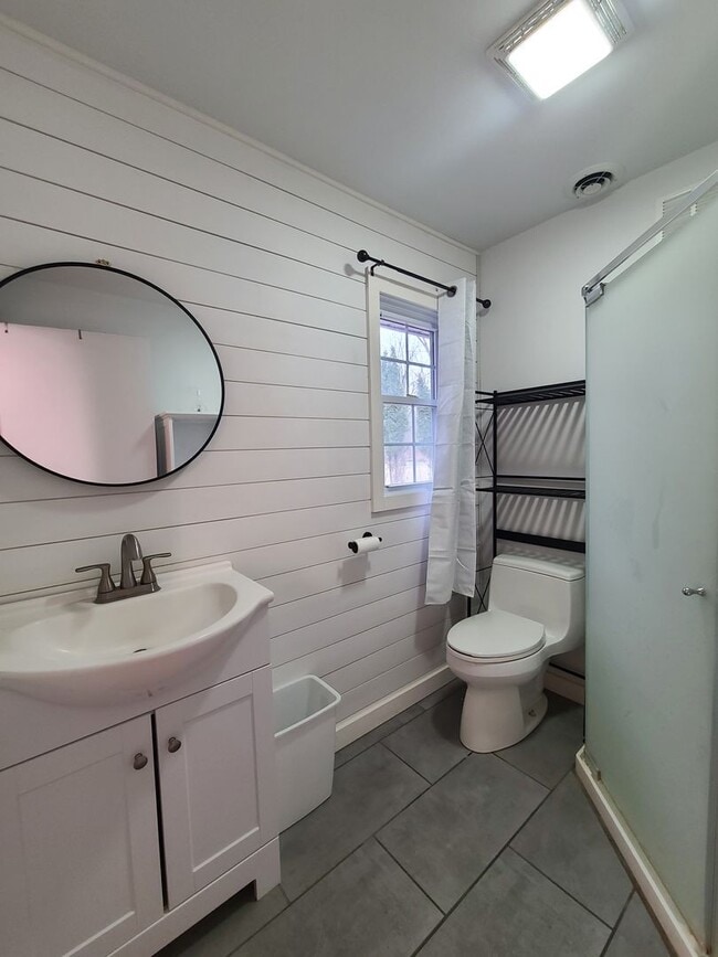 Building Photo - Charming Two Bedroom Ranch in Coloma