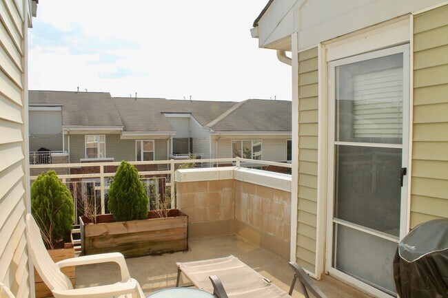 Building Photo - 625 Raphael Place