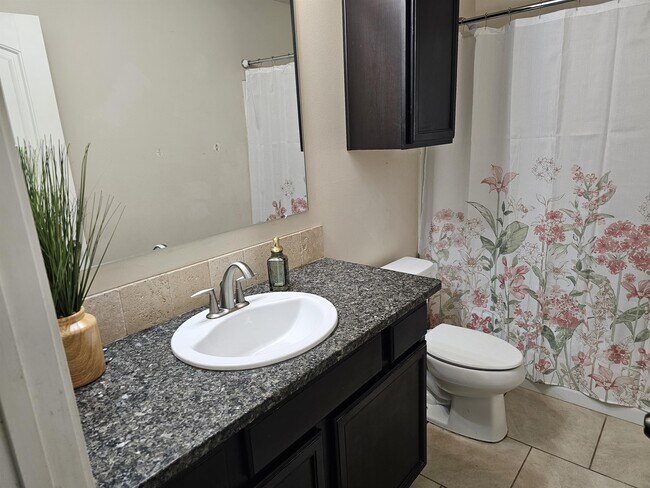 Building Photo - 806 E 93rd St