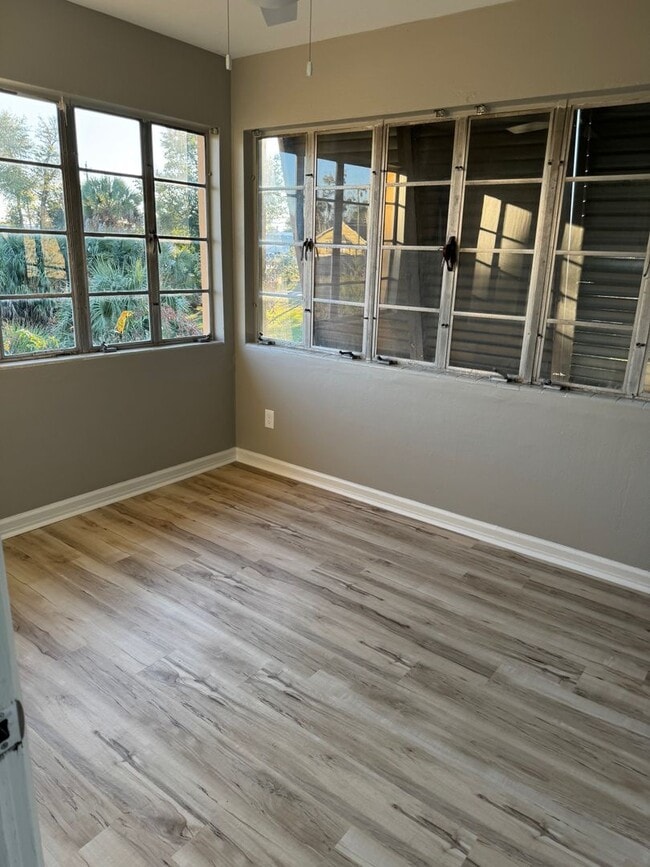 Building Photo - Single-Family House for Rent