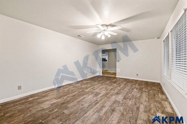 Building Photo - 9146 Blue Fox Way