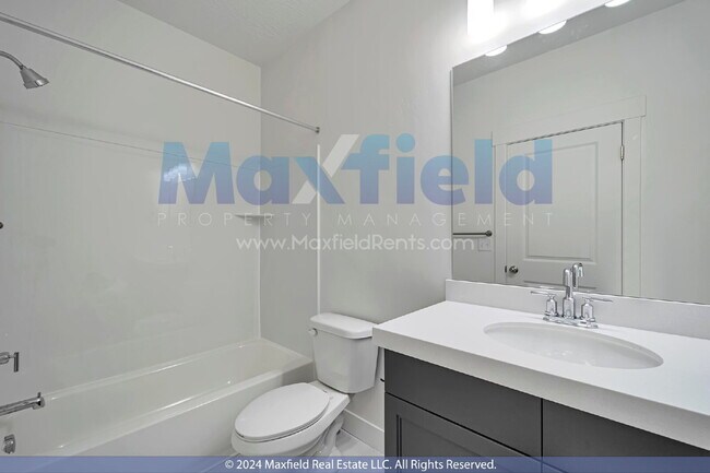 Building Photo - Beautiful Interior Townhouse - 3BD 3BA 2GA