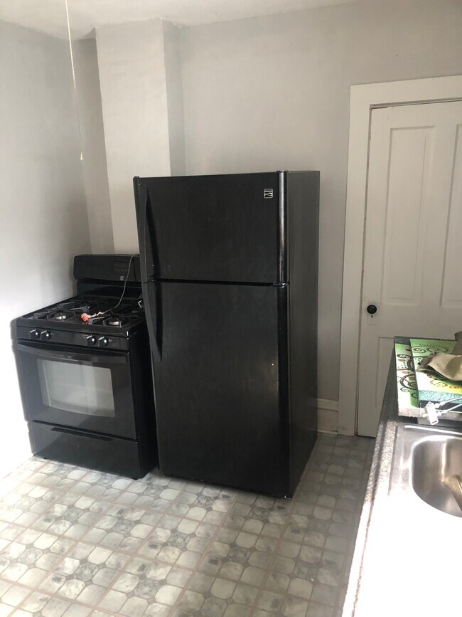 Building Photo - 4 Hopkins Ave