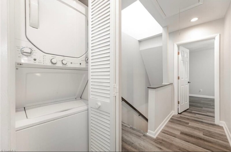 Building Photo - 1074 Hickory Glen Rd