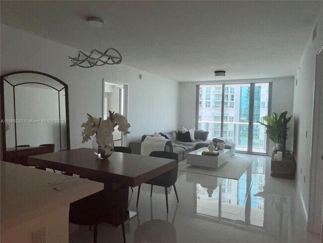 Building Photo - 300 Sunny Isles Blvd