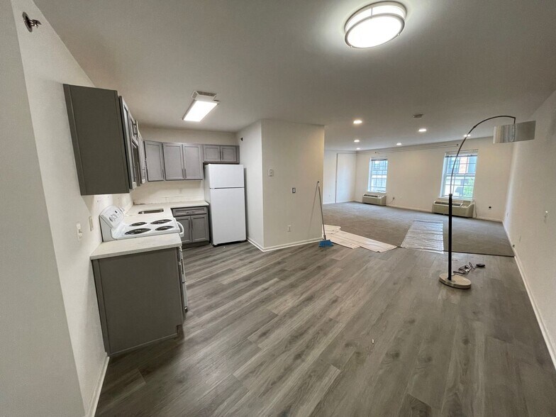 Building Photo - Riverside Apartments