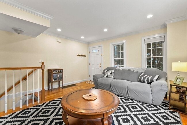 Building Photo - 224 Robbins St