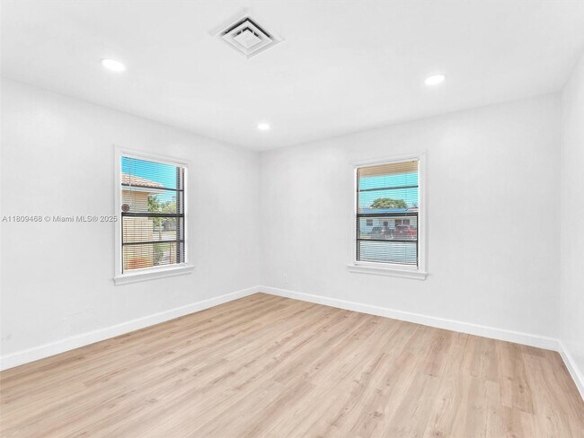 Building Photo - 443 Wilder St