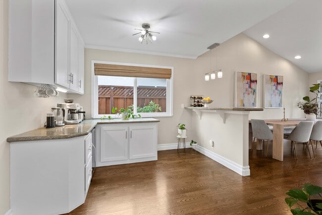 Building Photo - 841 W Latimer Ave