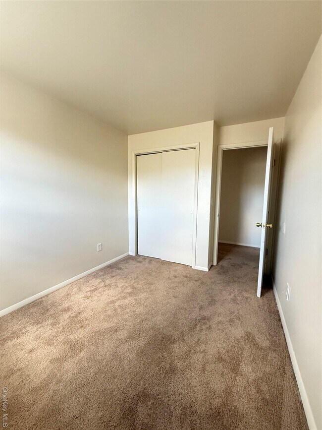 Building Photo - 33 Oak St