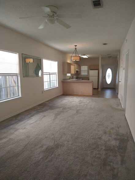 Building Photo - 217 Wildflower Ln