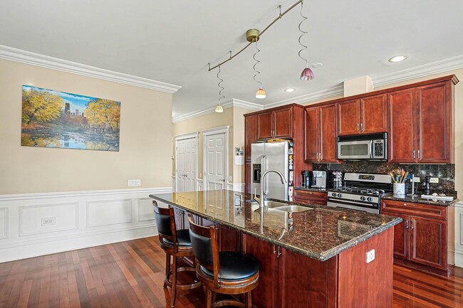 Building Photo - 2222 W Belmont Ave