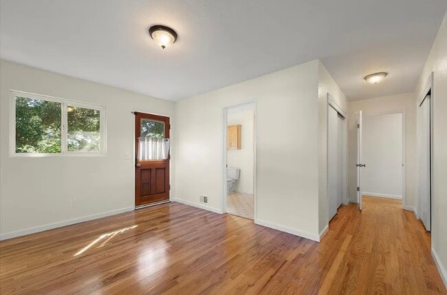 Building Photo - For rent