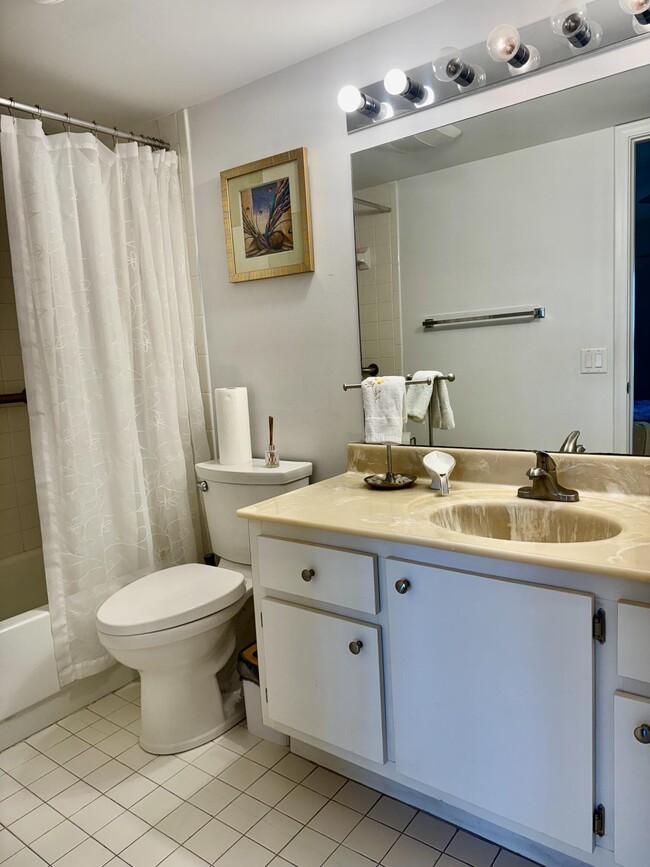 Building Photo - 1904 Bermuda Cir