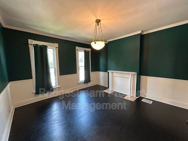 Building Photo - 266 McClure St