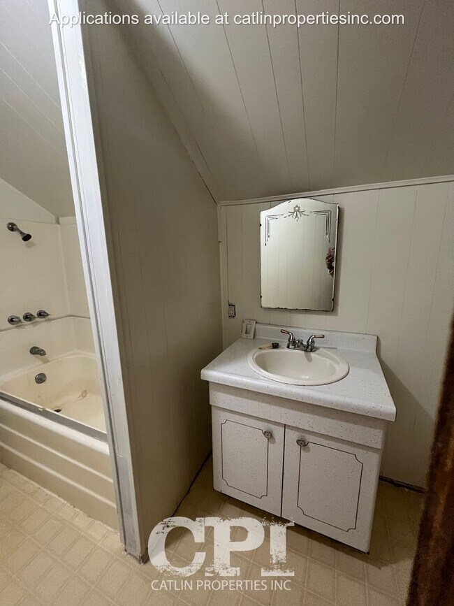 Building Photo - Holiday Special - 1/2 First Month's rent!!