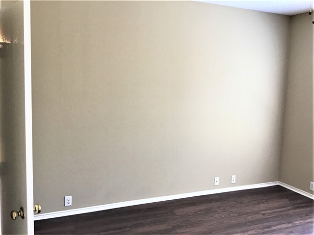 Building Photo - 304 Double Oak Ln