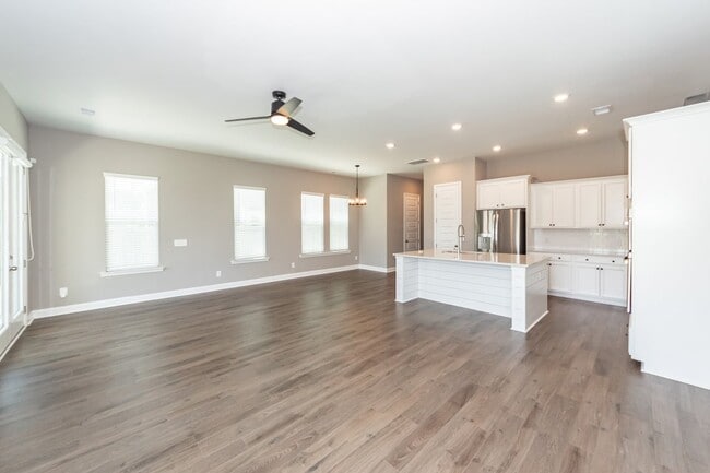 Building Photo - 214 Narrowleaf Ave
