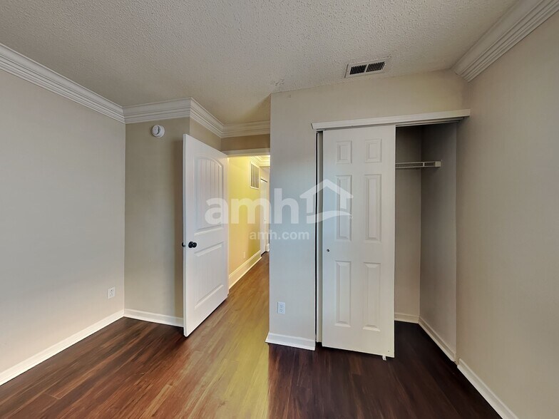 Building Photo - 12925 Old Glory Dr