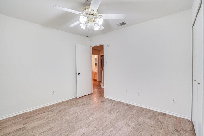 Building Photo - 1102 Black Locust Drive West