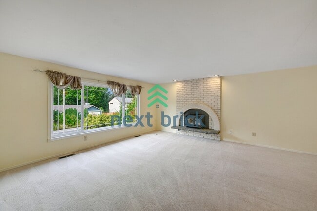 Building Photo - Spacious 4-Bedroom Retreat with 3 Full Baths in the Heart of Redmond – 2,490 Sq Ft of Comfort!