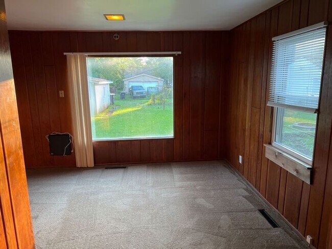 Building Photo - Affordable Two Bedroom Ranch