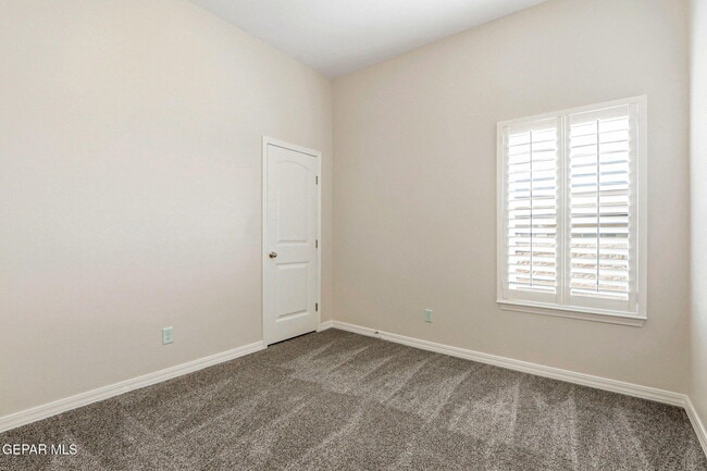 Building Photo - 925 Louisiana Downs Ave