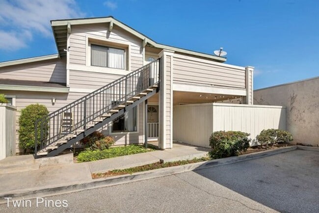 Building Photo - 2567 Orange Ave