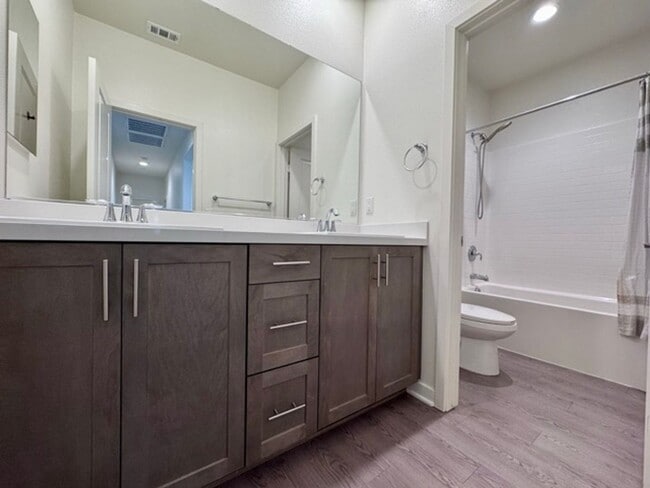Building Photo - Stunning 2021 built 4 bedroom home for LEA...