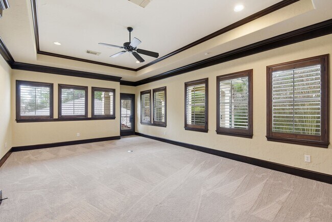 Building Photo - 30 N Palmiera Cir