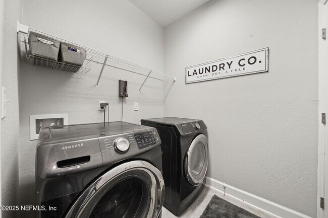 Building Photo - 205 Willow Crk Ct