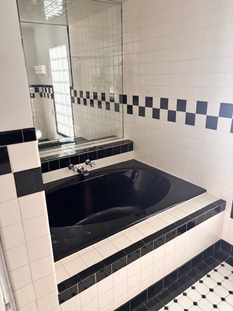 Building Photo - 330 E River Rd