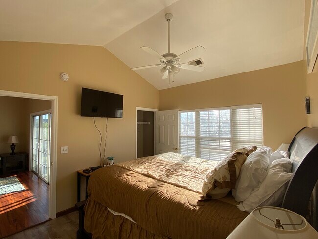 Building Photo - 3947 Gladiola Ct