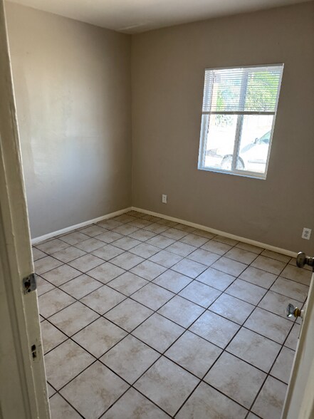 Building Photo - 216 E 2nd Ave