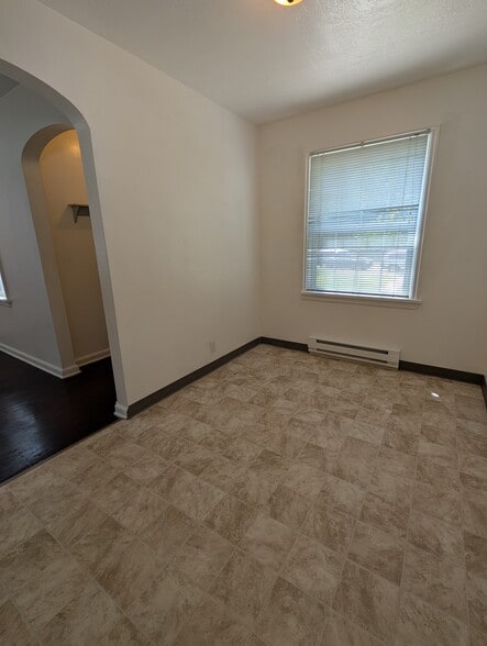 Building Photo - 428 S 10th Ave