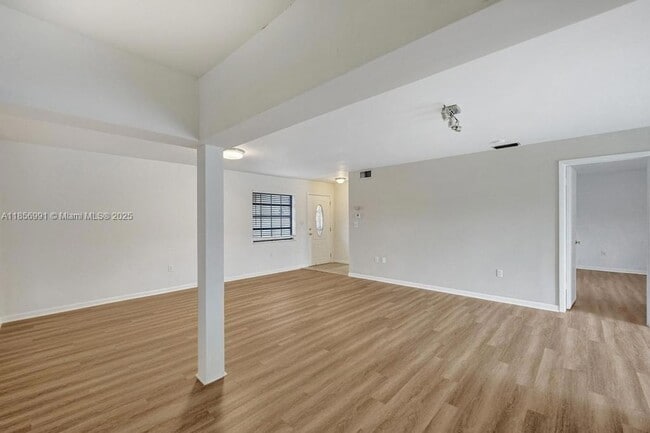 Building Photo - 9540 Sevilla Ln