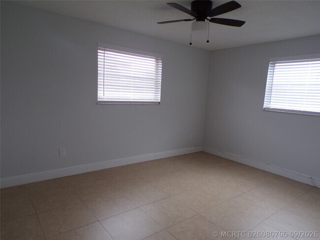 Building Photo - 1505 N 57th Terrace
