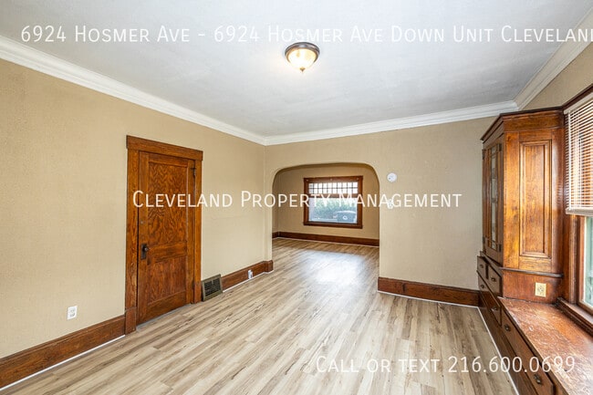 Building Photo - 6924 Hosmer Ave