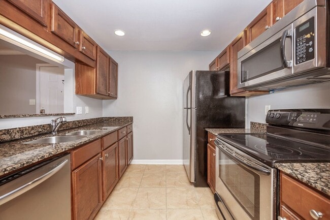 Building Photo - 2421 Beachview Dr