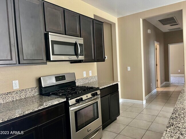 Building Photo - 4117 W South Butte Rd