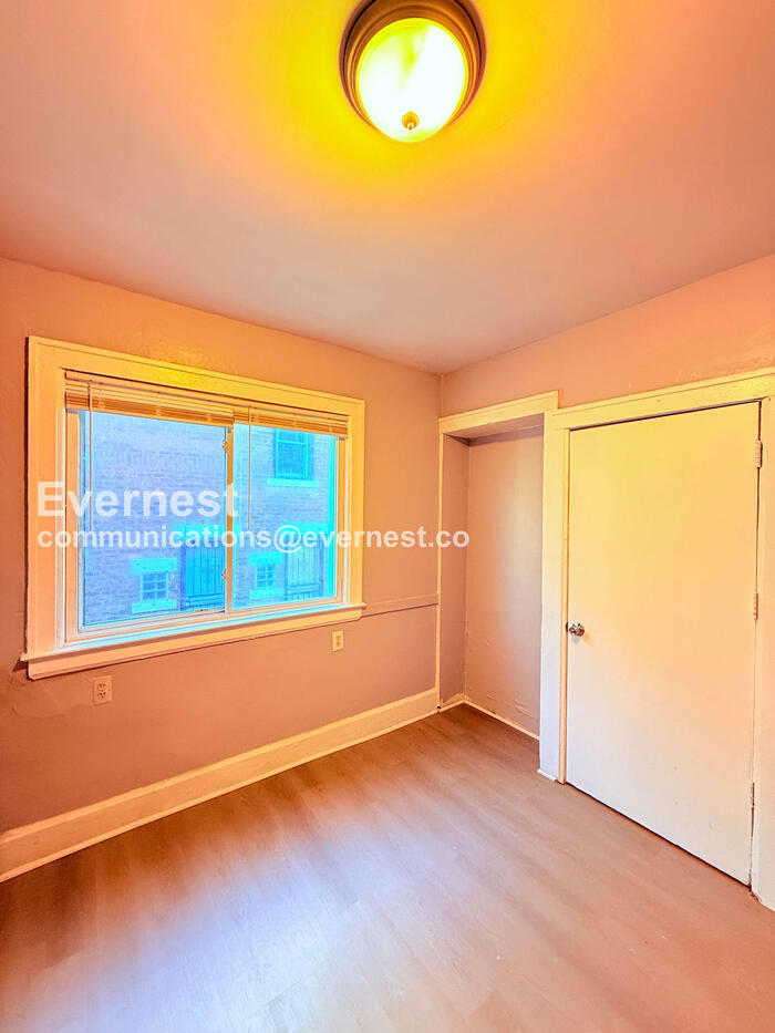 Building Photo - 2302 Hazelwood St