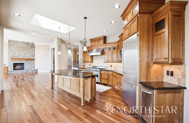 Building Photo - Executive Estate in Atherton Heights with ...
