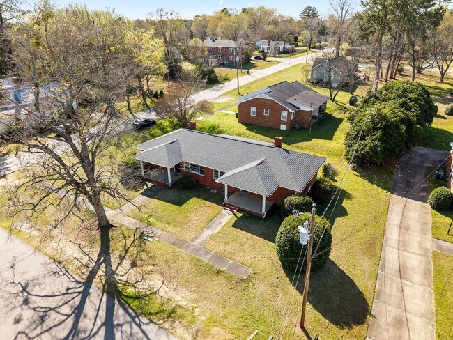 Building Photo - Duplex