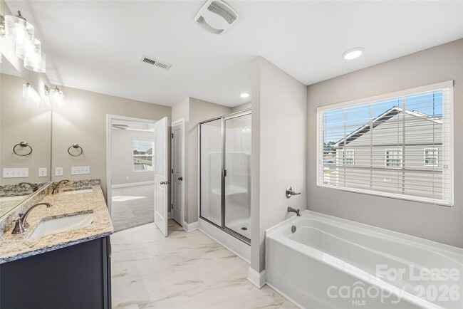 Building Photo - 11507 Vly Oaks Ln