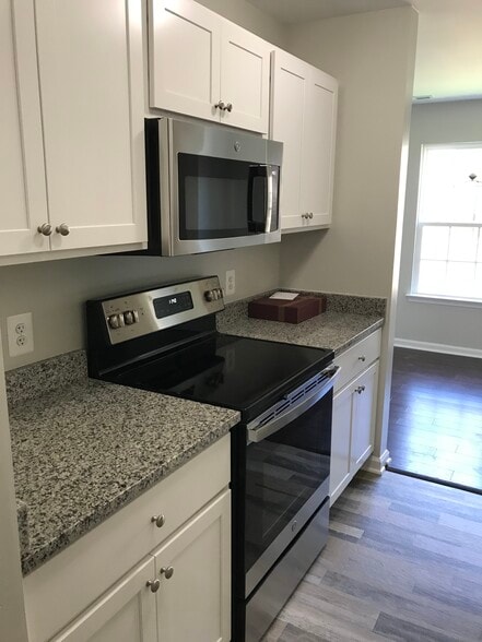 Kitchen - 6425 Richmond Hwy